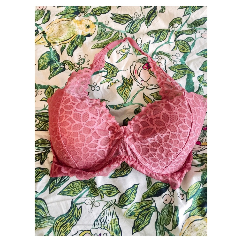 FREE SHIPPING 🎉 VS PINK halter style bra